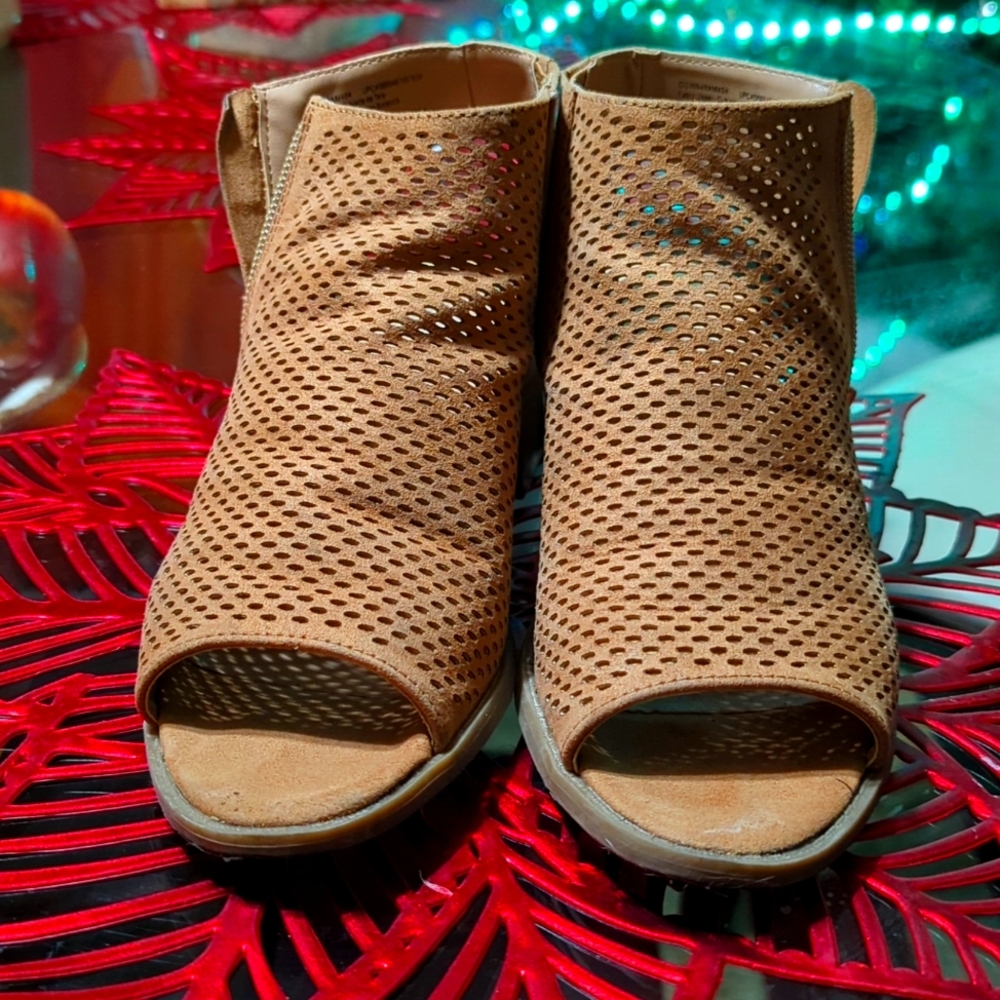 Wondernation Sandals